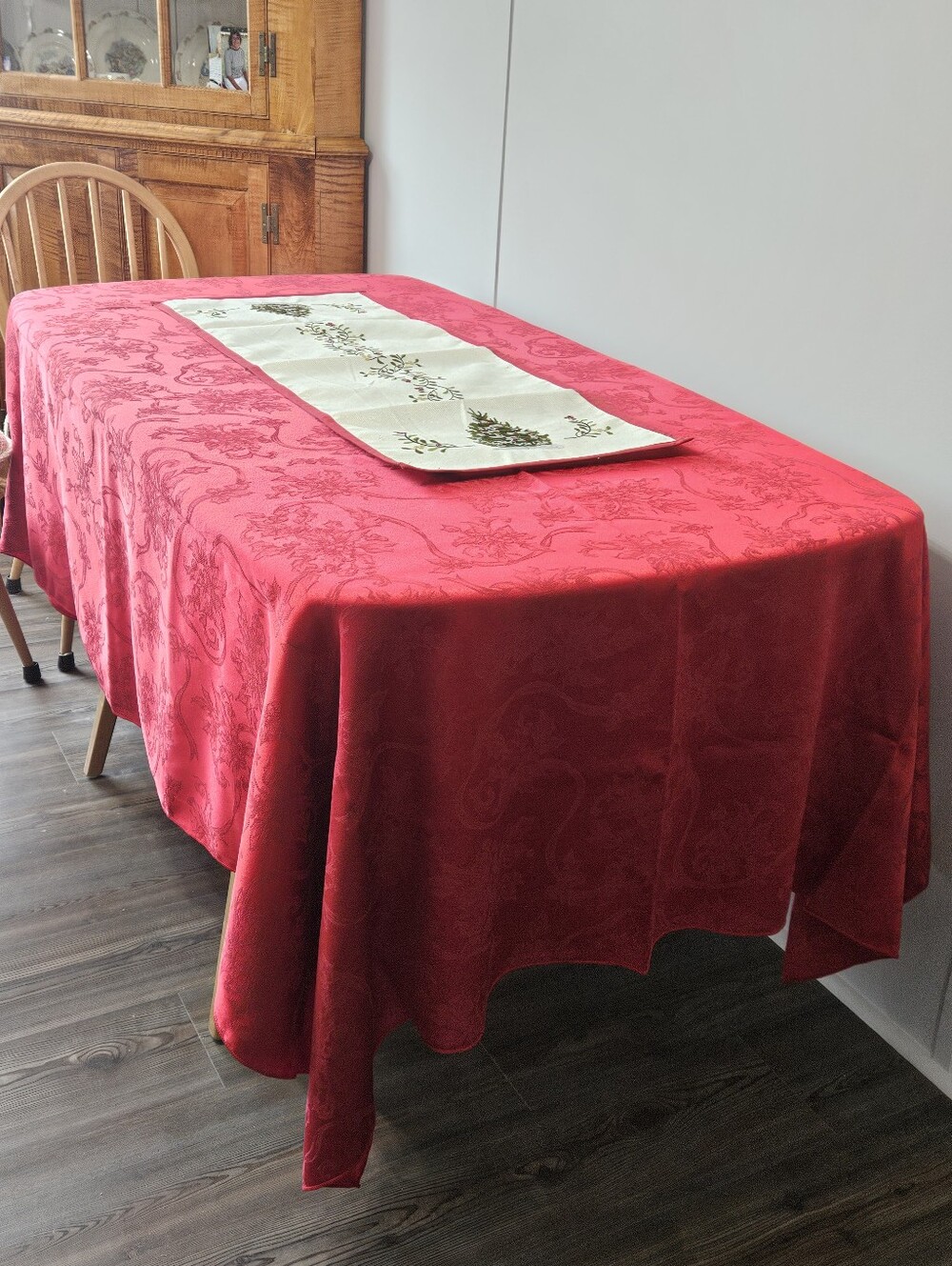 58x82" Red Floral Textured Fabric Dining Room Tablecoth & 14x36" Christmas Tree